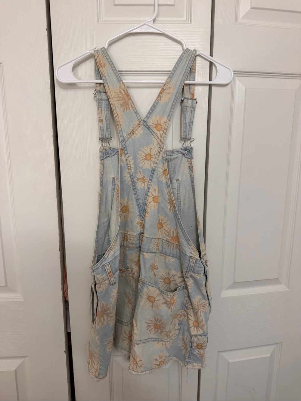 No Boundaries Light Blue Daisy Denim Short Overalls - Picture 5 of 7